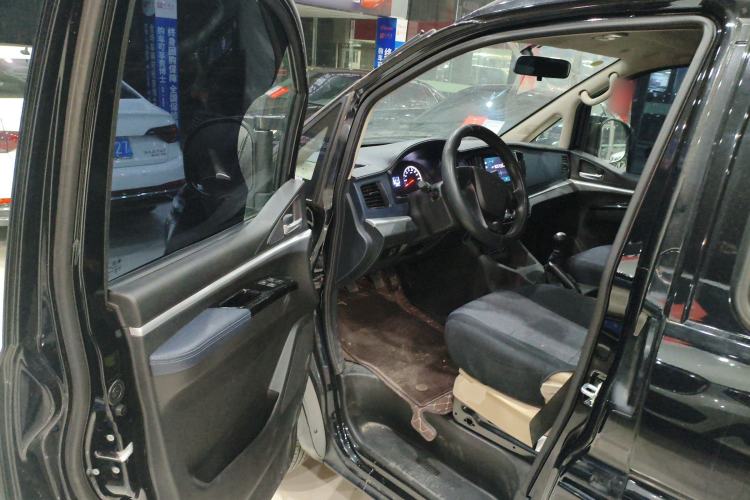 Used FORTHING Lingzhi 2023 M5L 1.6L Base Model 7 Seats Driver Seat