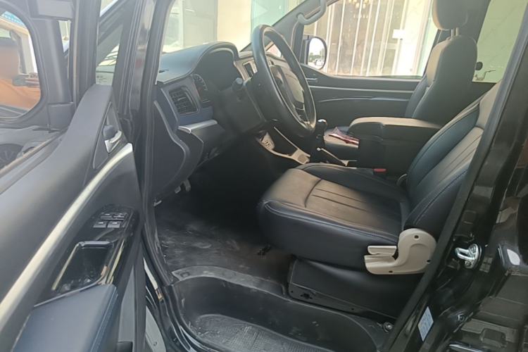 Used FORTHING Lingzhi 2023 M5L 1.6L Base Model 7 Seats Driver Seat