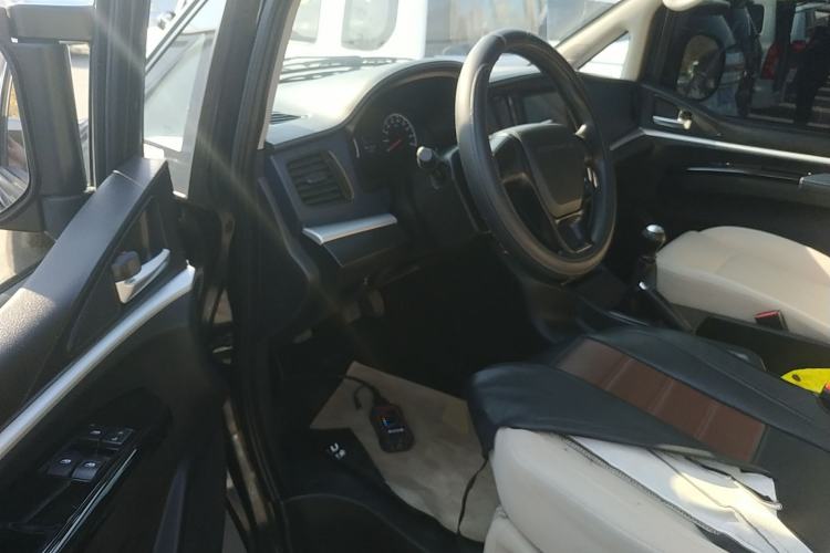 Used FORTHING Lingzhi 2023 M5L 1.6L Base Model 7 Seats Driver Seat