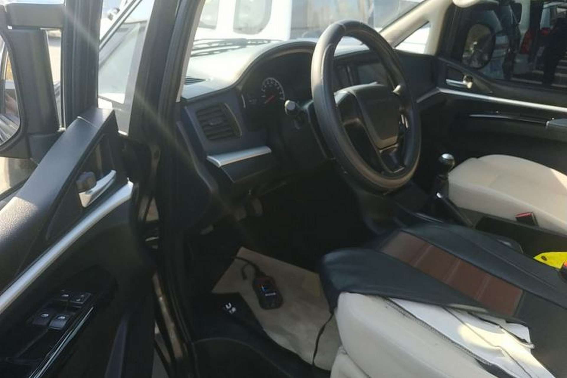 Used FORTHING Lingzhi 2023 M5L 1.6L Base Model 7 Seats Driver Seat