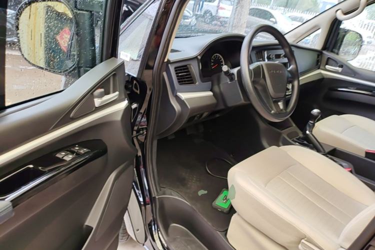 Used FORTHING Lingzhi 2023 M5L 1.6L Base Model 5 Seats Driver Seat