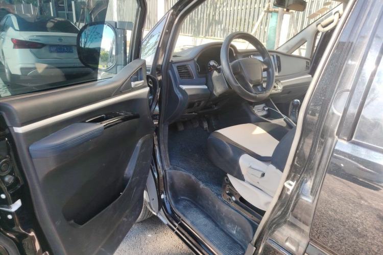 Used FORTHING Lingzhi 2023 M5L 1.6L Base Model 7 Seats Driver Seat