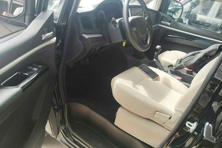 Used FORTHING Lingzhi 2023 M5 1.6L Practical Model 5 Seats Driver Seat