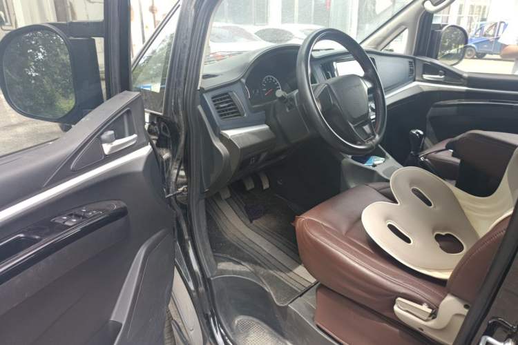 Used FORTHING Lingzhi 2023 M5L 1.6L Base Model 7 Seats Driver Seat