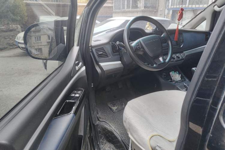 Used FORTHING Lingzhi 2023 M5L 1.6L Base Model 7 Seats Driver Seat