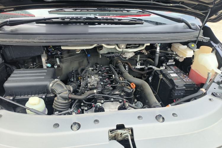 Used FORTHING Lingzhi 2023 M5L 1.6L Base Model 7 Seats Engine Bay
