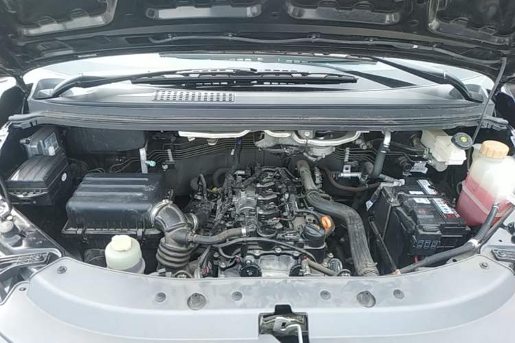 Used FORTHING Lingzhi 2023 M5 1.6L Practical Model 5 Seats Engine Bay
