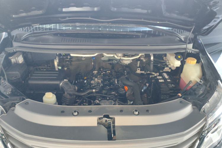 Used FORTHING Lingzhi 2023 M5L 1.6L Base Model 7 Seats Engine Bay