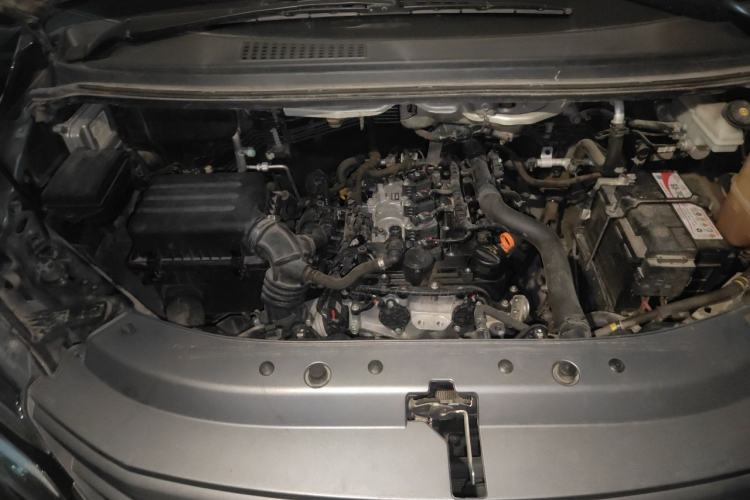 Used FORTHING Lingzhi 2023 M5L 1.6L Luxury 7-Seater Engine Bay