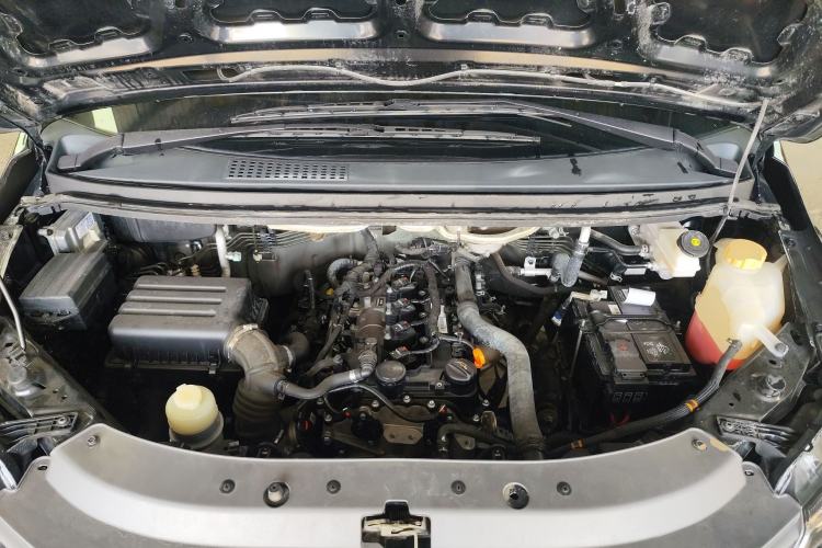 Used FORTHING Lingzhi 2023 M5 1.6L Practical Model 5 Seats Engine Bay