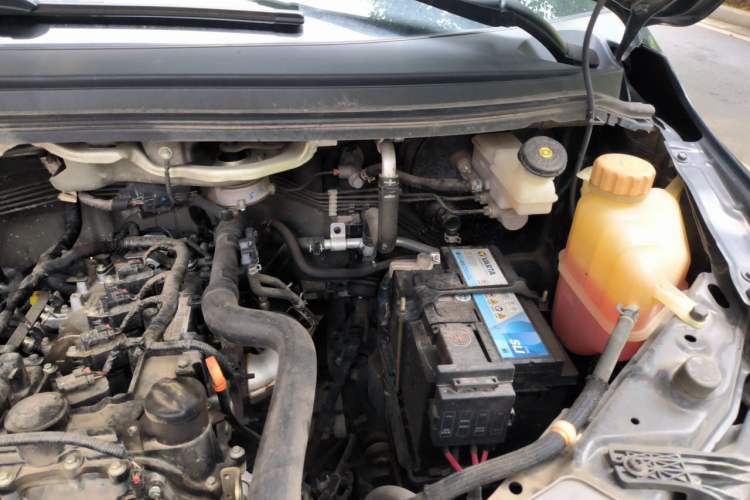 Used FORTHING Lingzhi 2023 M5L 1.6L Comfort 9-Seater Engine Bay Left