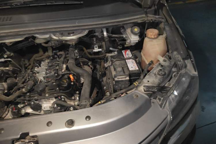 Used FORTHING Lingzhi 2023 M5L 1.6L Luxury 7-Seater Engine Bay Left