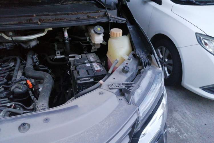 Used FORTHING Lingzhi 2023 M5L 1.6L Comfort 9-Seater Engine Bay Left