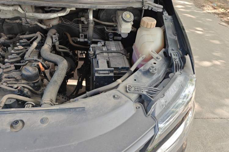 Used FORTHING Lingzhi 2023 M5L 1.6L Base Model 7 Seats Engine Bay Left