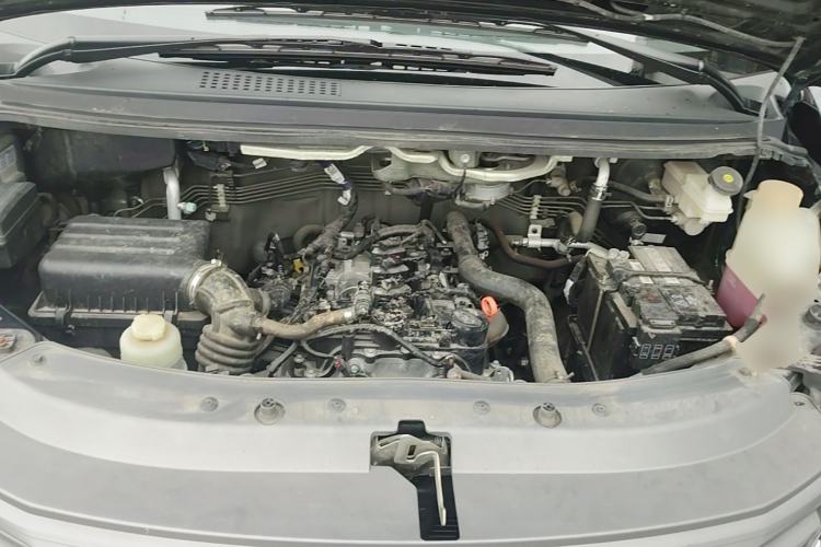 Used FORTHING Lingzhi 2023 M5L 1.6L Base Model 7 Seats Engine Bay