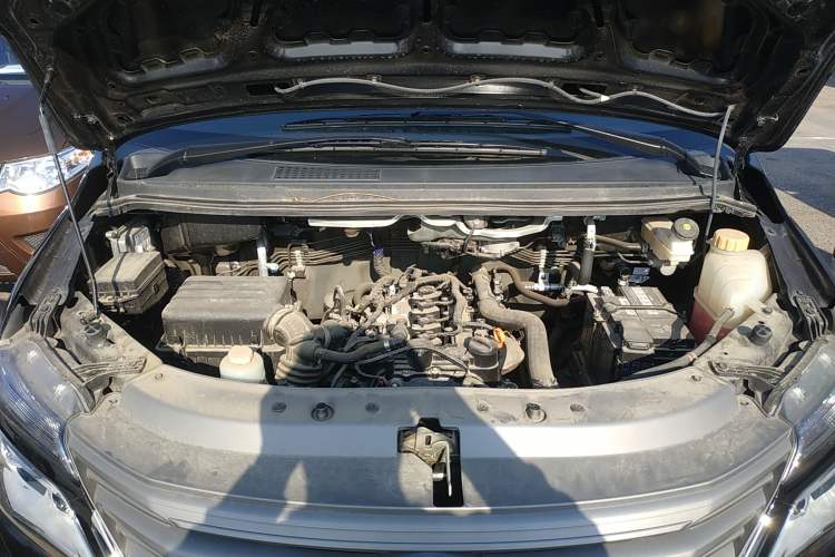 Used FORTHING Lingzhi 2023 M5L 1.6L Base Model 7 Seats Engine Bay