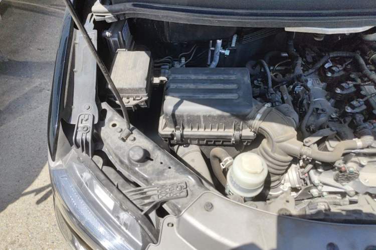 Used FORTHING Lingzhi 2023 M5 1.6L Practical Model 5 Seats Engine Bay Right
