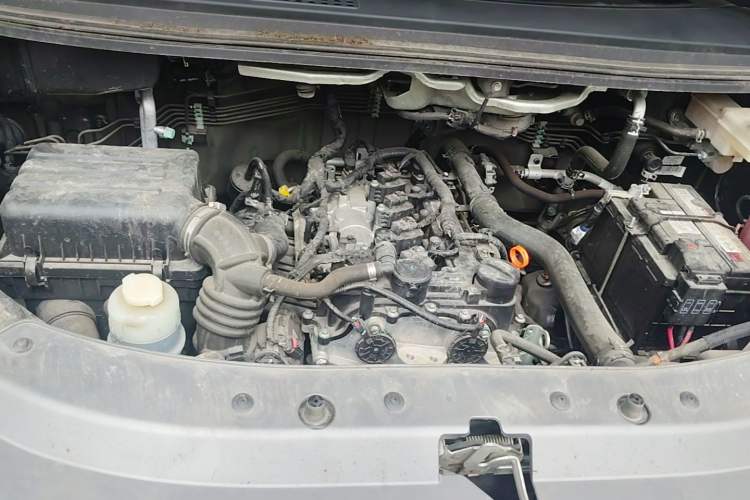 Used FORTHING Lingzhi 2023 M5 1.6L Practical Model 5 Seats Engine Bay