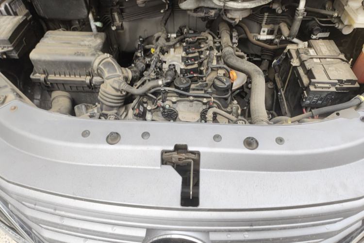 Used FORTHING Lingzhi 2023 M5L 1.6L Base Model 7 Seats Engine Bay