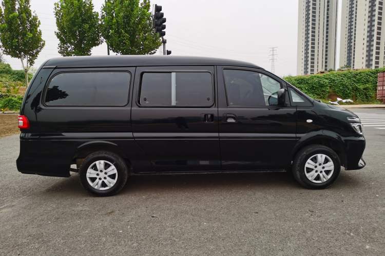 Used FORTHING Lingzhi 2023 M5L 1.6L Base Model 7 Seats Exterior 2