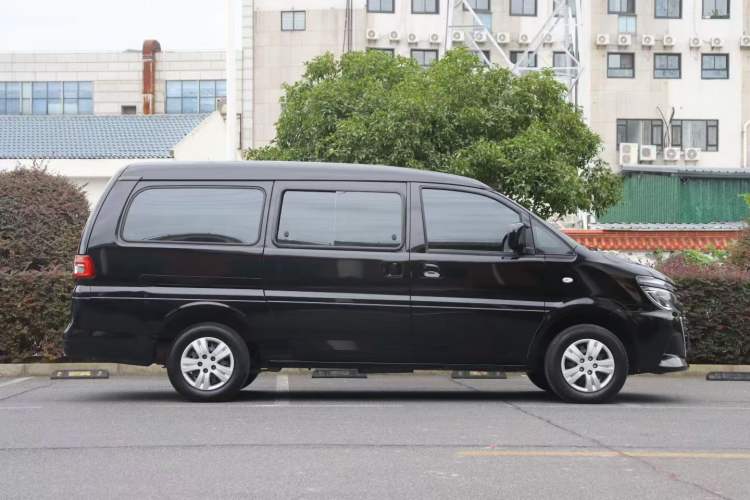 Used FORTHING Lingzhi 2023 M5L 1.6L Base Model 7 Seats Exterior 2