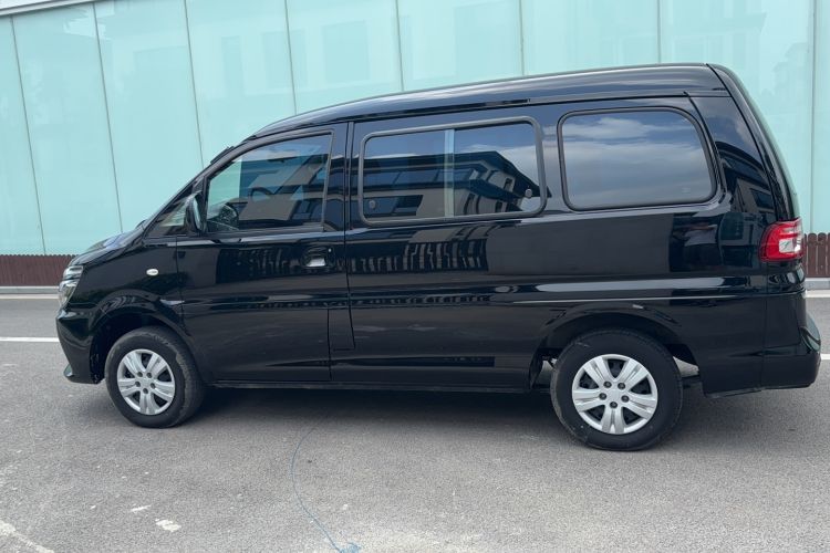 Used FORTHING Lingzhi 2023 M5 1.6L Utility Model 7 Seats Exterior 2