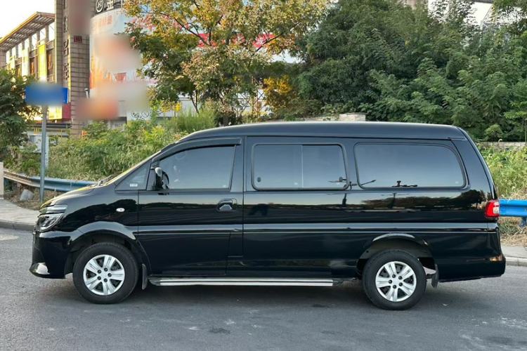Used FORTHING Lingzhi 2023 M5L 1.6L Base Model 7 Seats Exterior 2