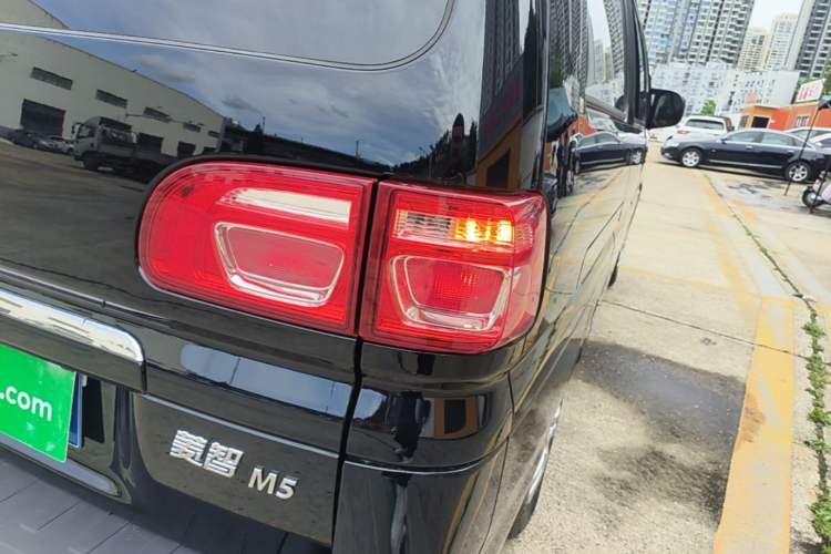 Used FORTHING Lingzhi 2023 M5L 1.6L Base Model 7 Seats Exterior 3