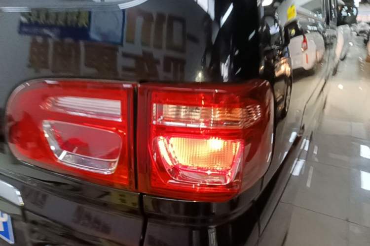 Used FORTHING Lingzhi 2023 M5L 1.6L Comfort Edition 7-Seater Exterior 3
