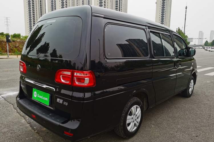 Used FORTHING Lingzhi 2023 M5L 1.6L Base Model 7 Seats Exterior 3