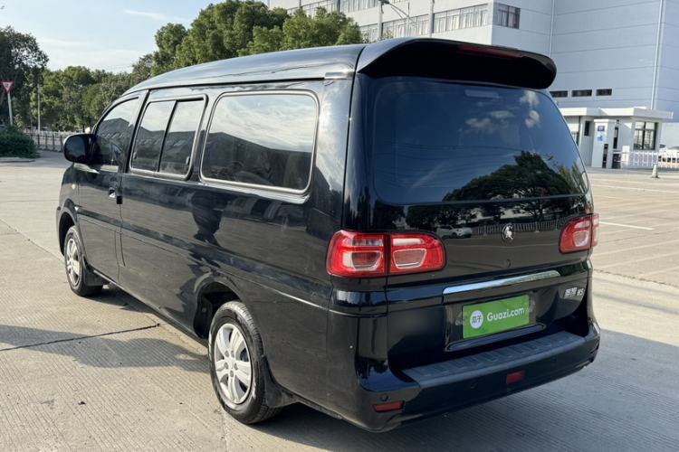Used FORTHING Lingzhi 2023 M5L 1.6L Base Model 7 Seats Exterior 3