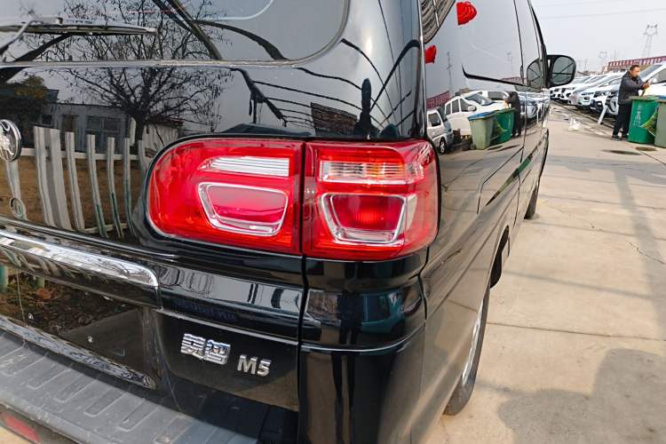 Used FORTHING Lingzhi 2023 M5L 1.6L Luxury 7-Seater Exterior 3