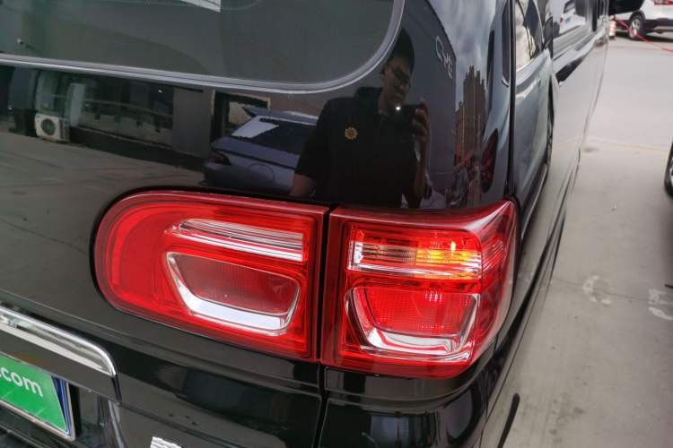 Used FORTHING Lingzhi 2023 M5L 1.6L Comfort Edition 7-Seater Exterior 3