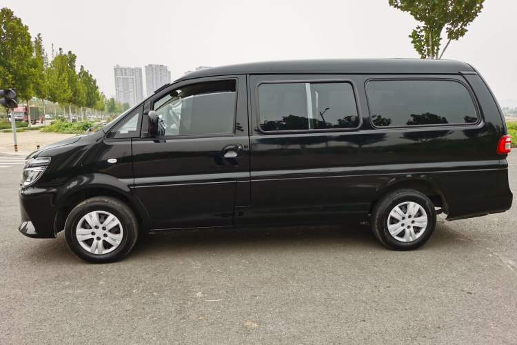 Used FORTHING Lingzhi 2023 M5L 1.6L Base Model 7 Seats Exterior 5
