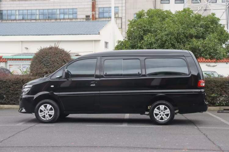 Used FORTHING Lingzhi 2023 M5L 1.6L Base Model 7 Seats Exterior 5