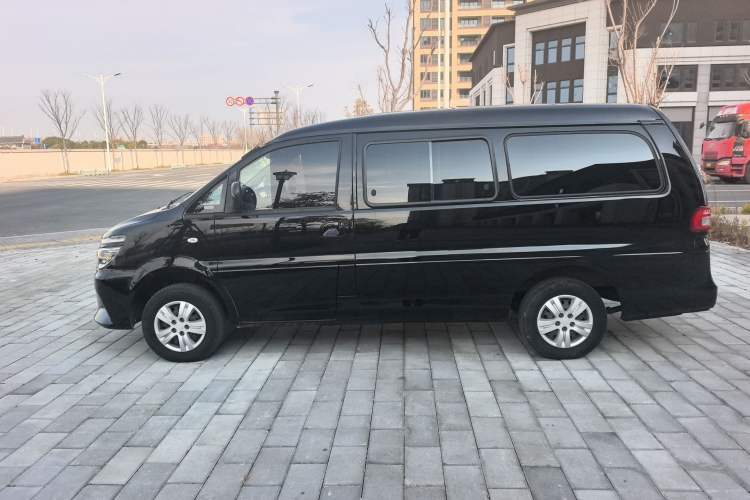 Used FORTHING Lingzhi 2023 M5L 1.6L Base Model 7 Seats Exterior 5