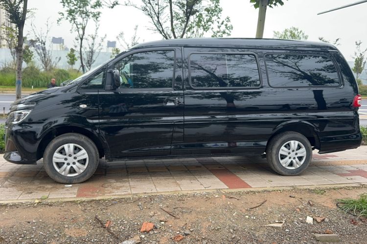 Used FORTHING Lingzhi 2023 M5L 1.6L Base Model 7 Seats Exterior 5