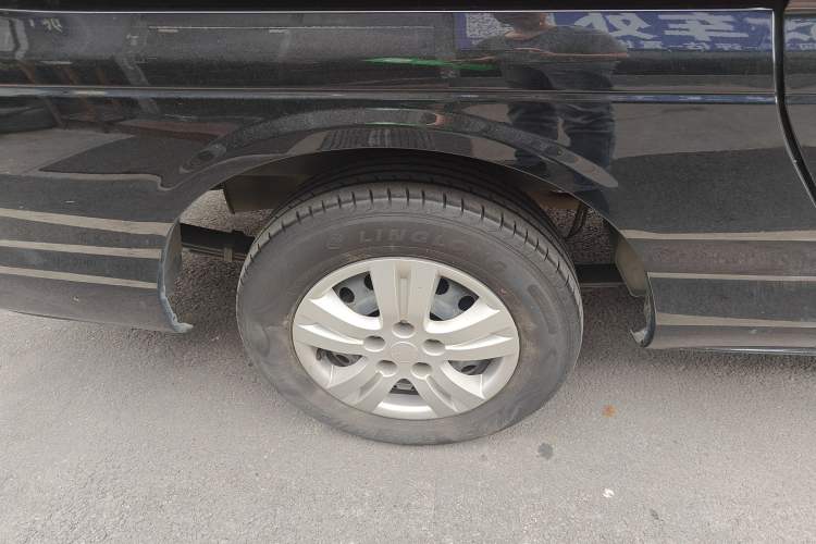 Used FORTHING Lingzhi 2023 M5L 1.6L Comfort Edition 7-Seater Exterior 5