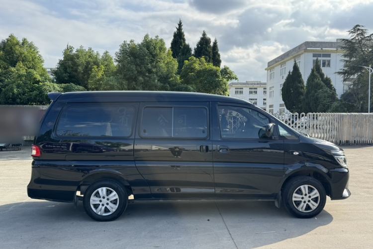 Used FORTHING Lingzhi 2023 M5L 1.6L Base Model 7 Seats Exterior 6