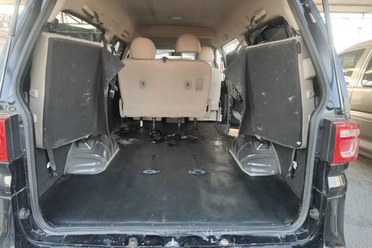 Used FORTHING Lingzhi 2023 M5L 1.6L Base Model 7 Seats Exterior 6
