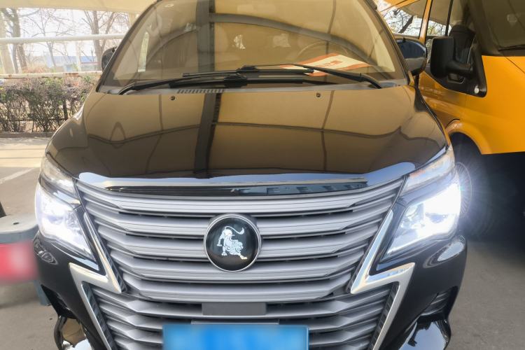 Used FORTHING Lingzhi 2023 M5L 1.6L Base Model 7 Seats Front