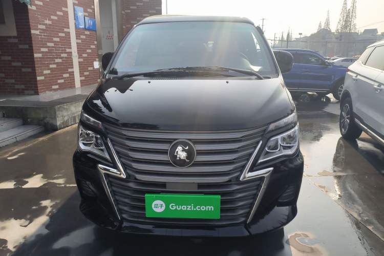 Used FORTHING Lingzhi 2023 M5L 1.6L Base Model 7 Seats Front