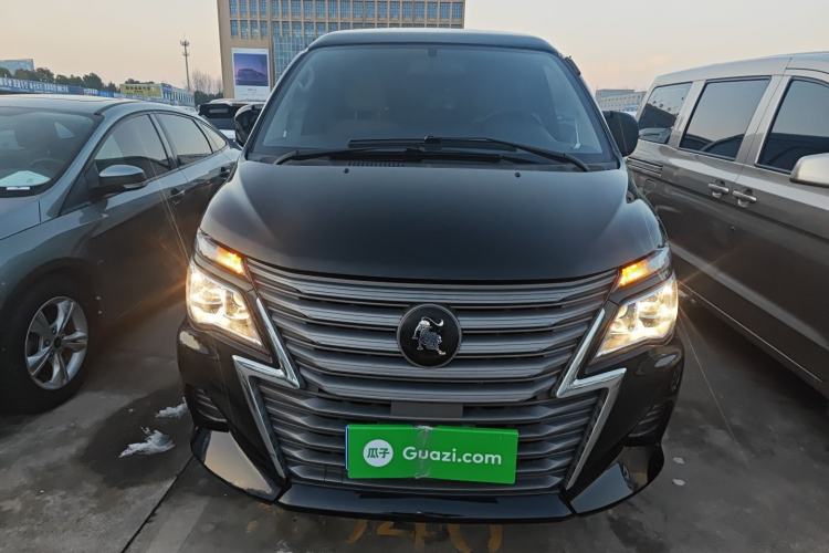 Used FORTHING Lingzhi 2023 M5L 1.6L Base Model 7 Seats Front