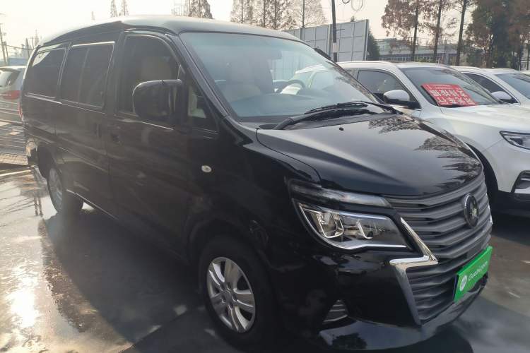 Used FORTHING Lingzhi 2023 M5L 1.6L Base Model 7 Seats Front Right 45 Deg