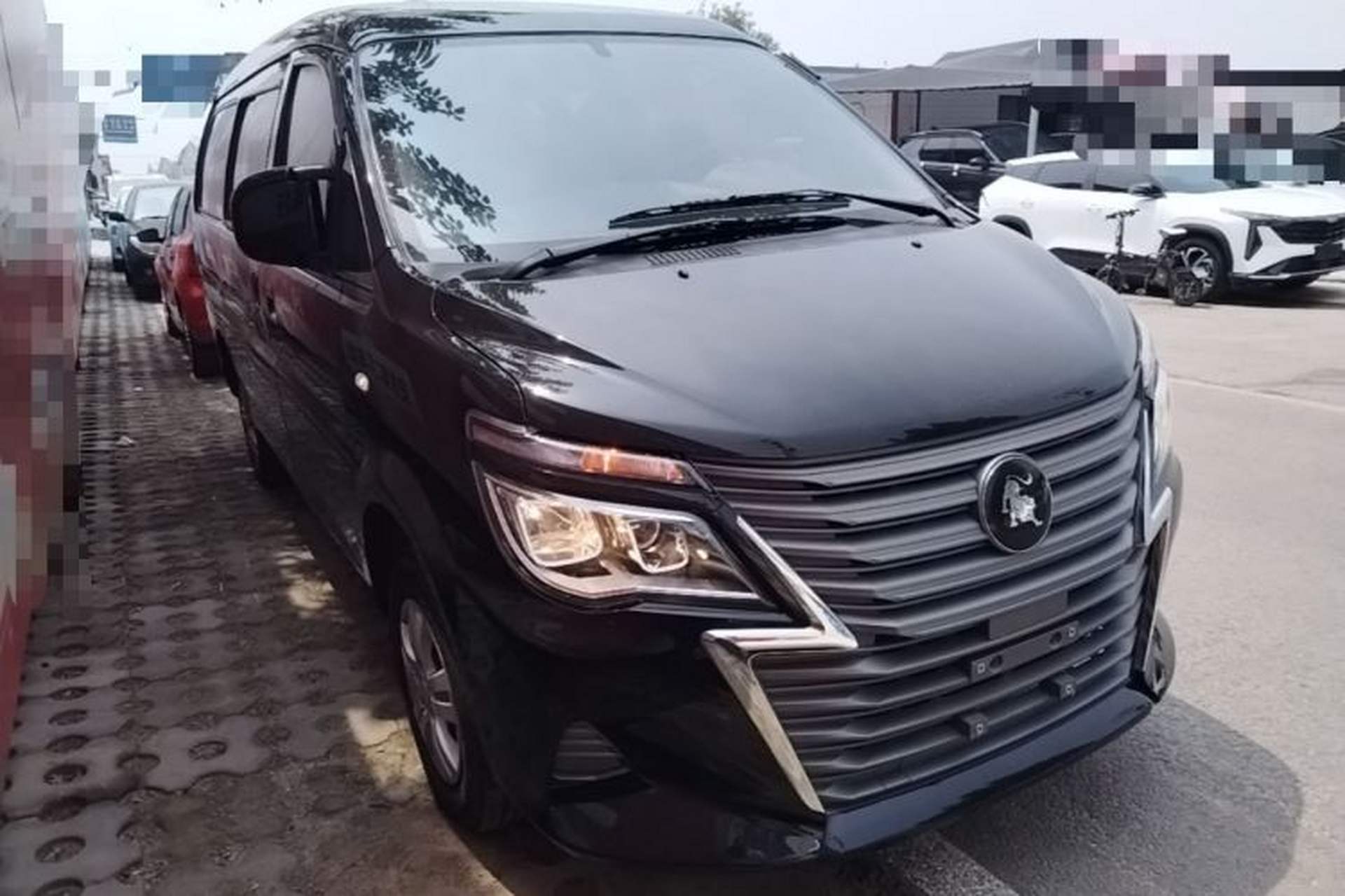 Used FORTHING Lingzhi 2023 M5L 1.6L Base Model 7 Seats Front Right 45 Deg
