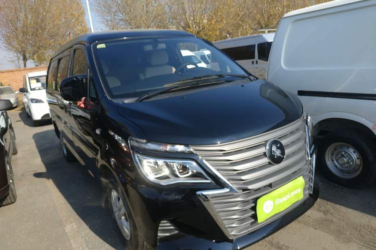 Used FORTHING Lingzhi 2023 M5L 1.6L Base Model 7 Seats Front Right 45 Deg