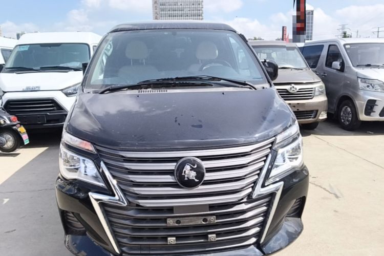 Used FORTHING Lingzhi 2023 M5L 1.6L Base Model 7 Seats Front