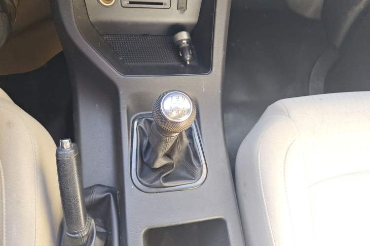 Used FORTHING Lingzhi 2023 M5L 1.6L Base Model 7 Seats Gear Lever
