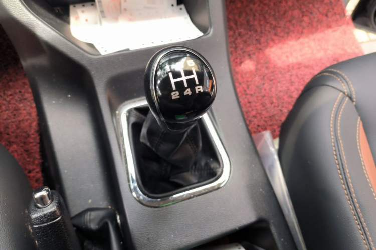 Used FORTHING Lingzhi 2023 M5L 1.6L Comfort 9-Seater Gear Lever