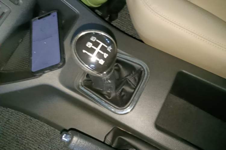 Used FORTHING Lingzhi 2023 M5L 1.6L Comfort Edition 7-Seater Gear Lever